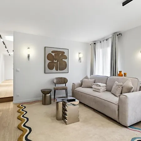 31 Flat 8 Person St Lazare Galerie Lafayette 8th * Paris