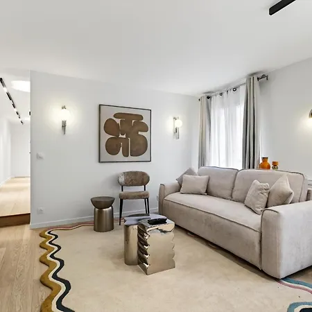 31 Flat 8 Person St Lazare Galerie Lafayette 8th * Paris