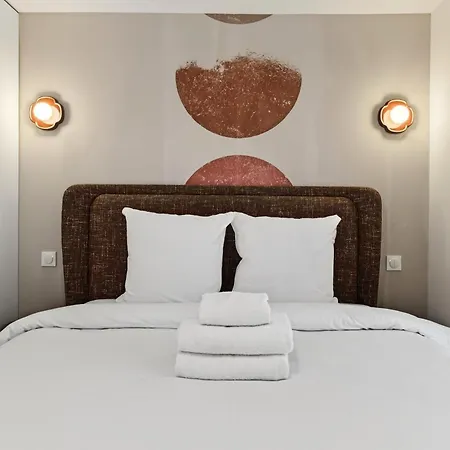 31 Flat 8 Person St Lazare Galerie Lafayette 8th *