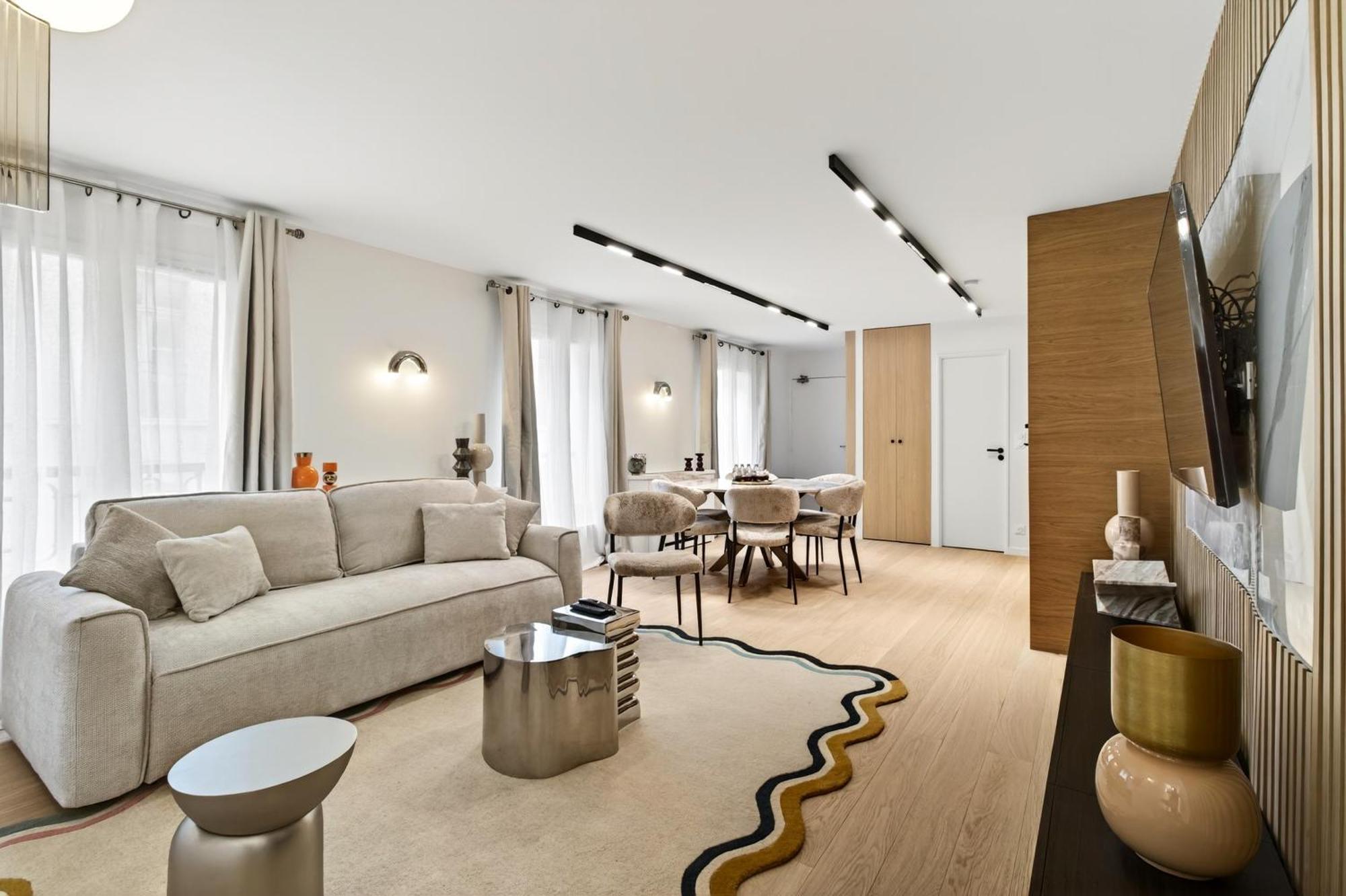 31 Flat 8 Person St Lazare Galerie Lafayette 8th
