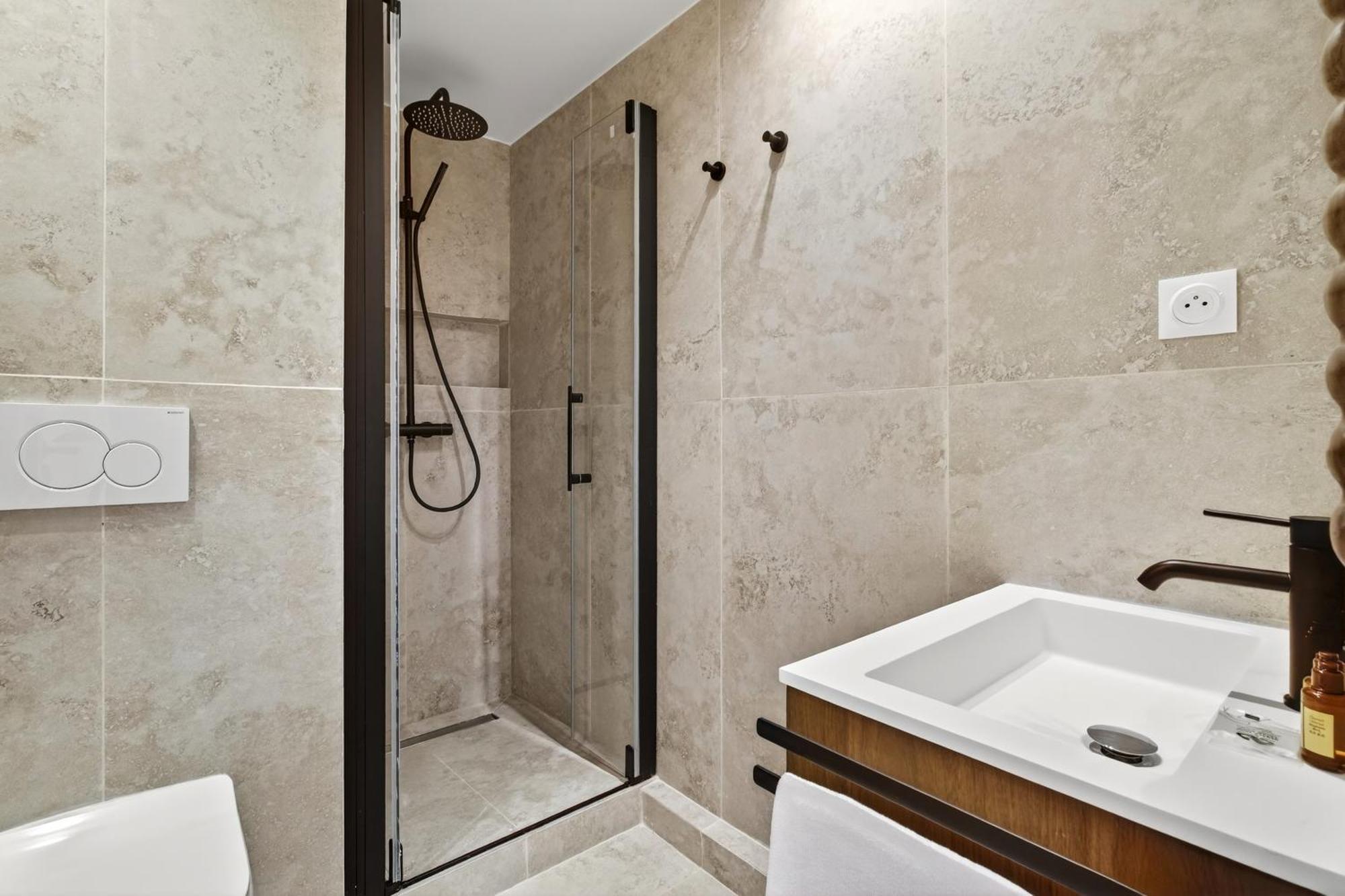 31 Flat 8 Person St Lazare Galerie Lafayette 8th Apartment